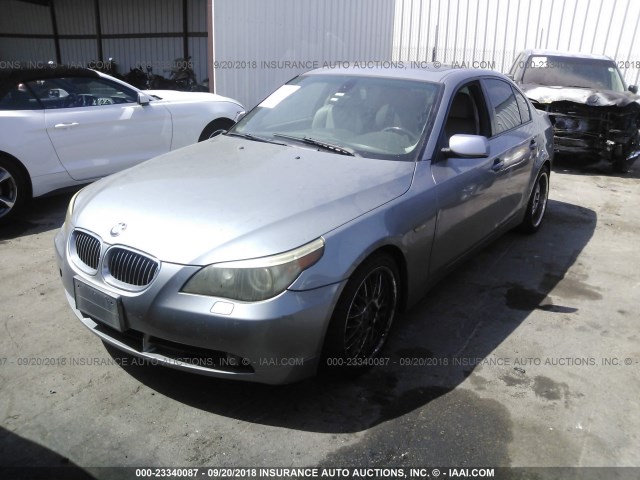 WBANB33544B087496 - 2004 BMW 545 I SILVER photo 2