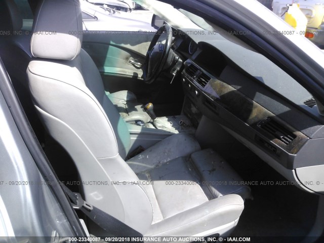WBANB33544B087496 - 2004 BMW 545 I SILVER photo 5