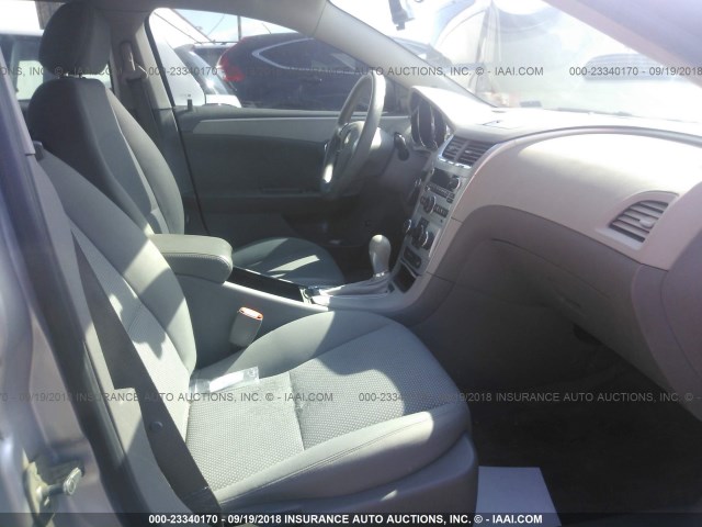 1G1ZG57N594239866 - 2009 CHEVROLET MALIBU LS Gümüş foto 5