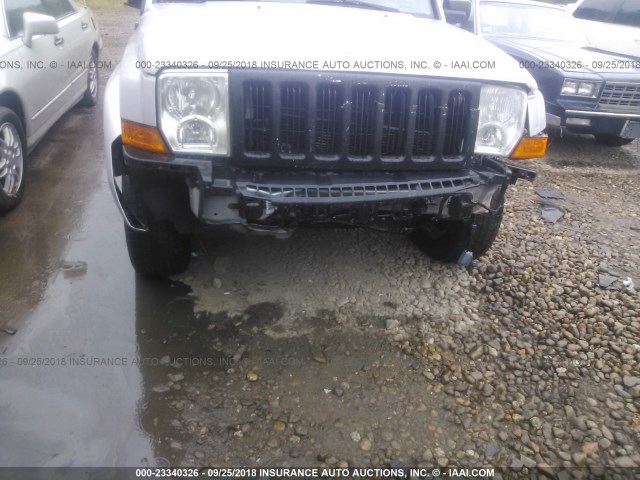 1J8HG48NX6C145083 - 2006 JEEP COMMANDER SILVER photo 6