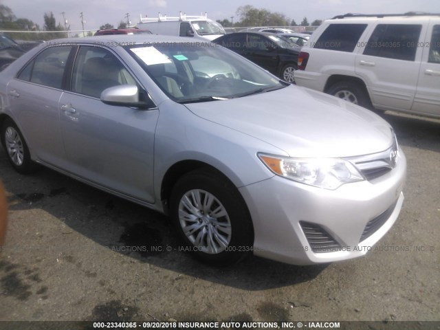 4T4BF1FK0ER418629 - 2014 TOYOTA CAMRY L/SE/LE/XLE SILVER photo 1