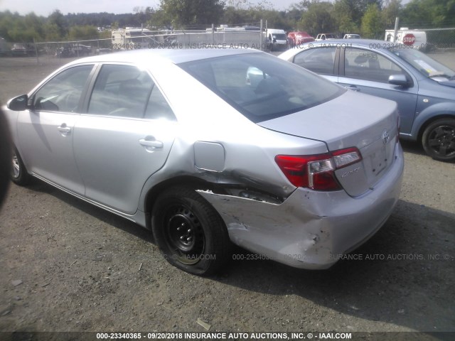 4T4BF1FK0ER418629 - 2014 TOYOTA CAMRY L/SE/LE/XLE SILVER photo 3