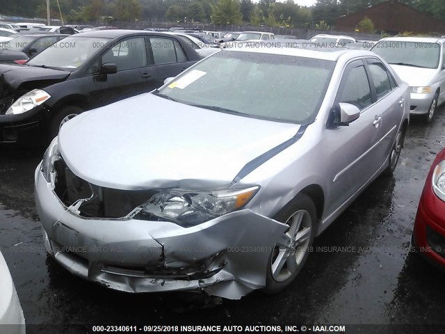 4T1BF1FKXDU205289 - 2013 TOYOTA CAMRY L/SE/LE/XLE Gümüş foto 2
