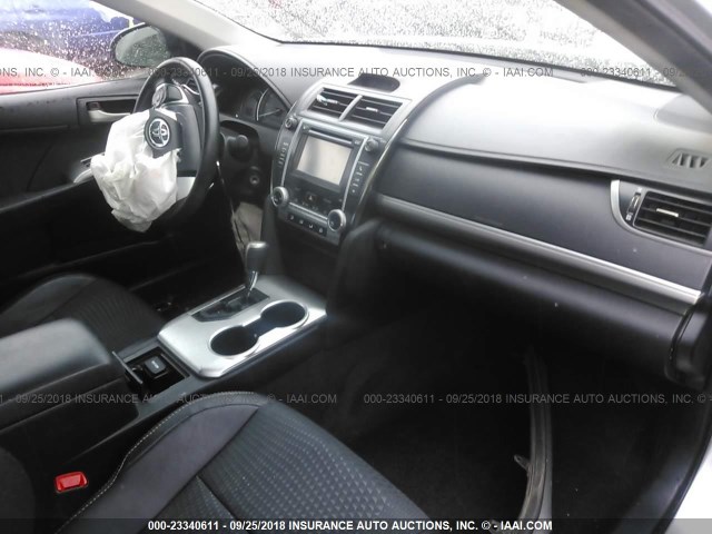 4T1BF1FKXDU205289 - 2013 TOYOTA CAMRY L/SE/LE/XLE Gümüş foto 5