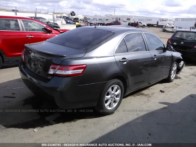 4T1BF3EK0BU694618 - 2011 TOYOTA CAMRY SE/LE/XLE GRAY photo 4