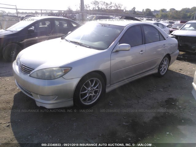 4T1BE32KX5U047087 - 2005 TOYOTA CAMRY LE/XLE/SE Күміс фото 2