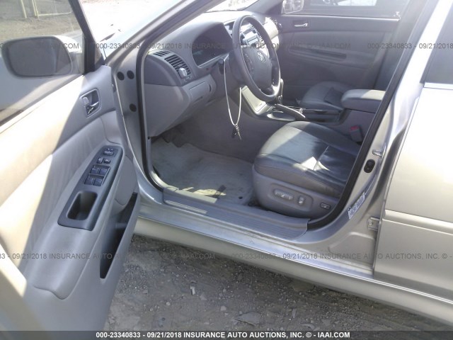4T1BE32KX5U047087 - 2005 TOYOTA CAMRY LE/XLE/SE Күміс фото 5