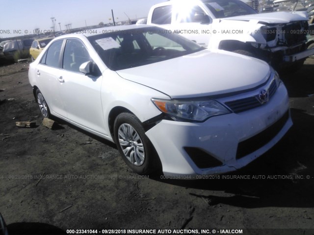 4T4BF1FKXCR250642 - 2012 TOYOTA CAMRY SE/LE/XLE 白色 照片 1
