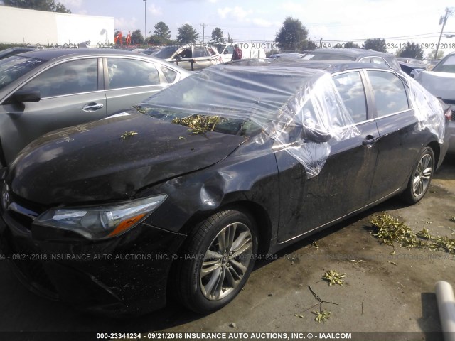 4T1BF1FK7FU067746 - 2015 TOYOTA CAMRY LE/XLE/SE/XSE BLACK photo 2
