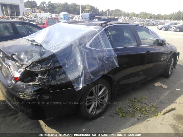 4T1BF1FK7FU067746 - 2015 TOYOTA CAMRY LE/XLE/SE/XSE BLACK photo 4