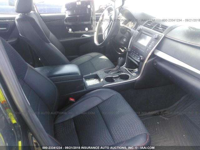 4T1BF1FK7FU067746 - 2015 TOYOTA CAMRY LE/XLE/SE/XSE BLACK photo 5