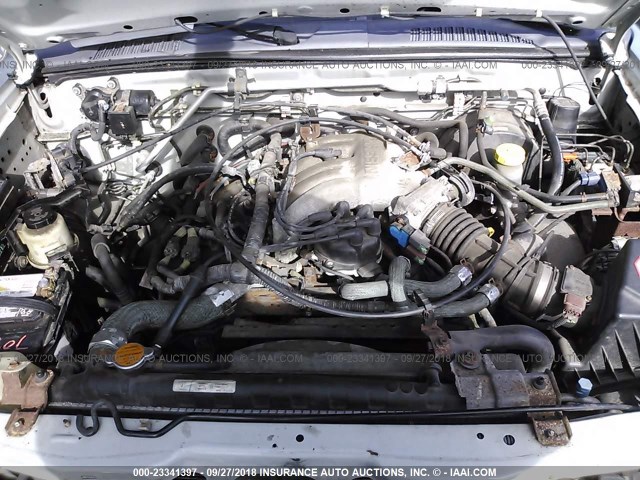 1N6ED26Y81C333739 - 2001 NISSAN FRONTIER KING CAB XE/KING CAB SE SILVER photo 10