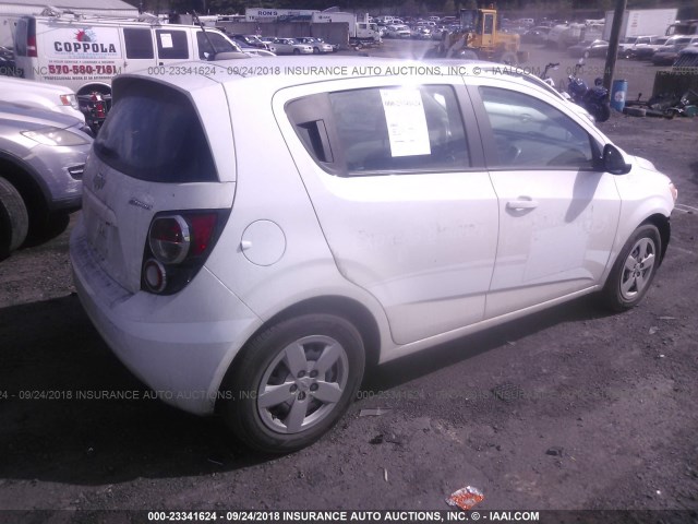 1G1JA6SG2G4178521 - 2016 CHEVROLET SONIC LS 白色 照片 4