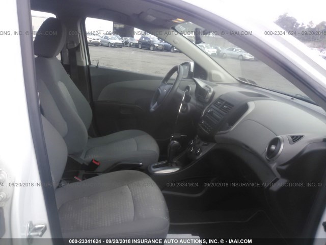 1G1JA6SG2G4178521 - 2016 CHEVROLET SONIC LS 白色 照片 5