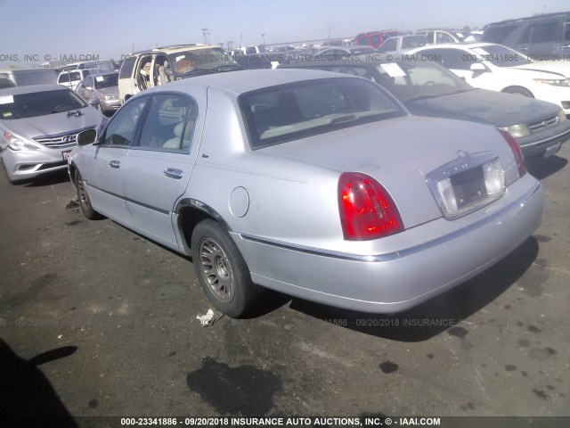 1LNFM83W9WY717788 - 1998 LINCOLN TOWN CAR CARTIER SILVER photo 3