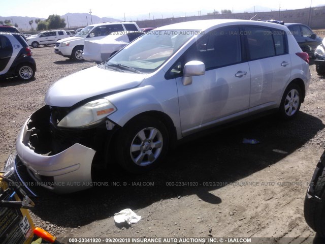 3N1BC13E48L371354 - 2008 NISSAN VERSA S/SL SILVER photo 2