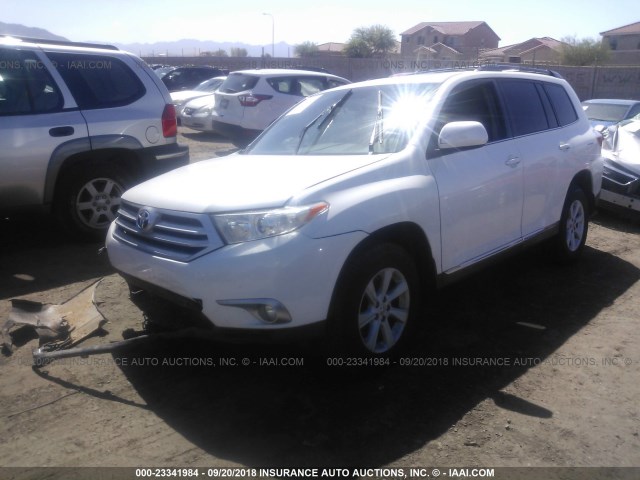 5TDBK3EH3DS225423 - 2013 TOYOTA HIGHLANDER PLUS/SE WHITE photo 2