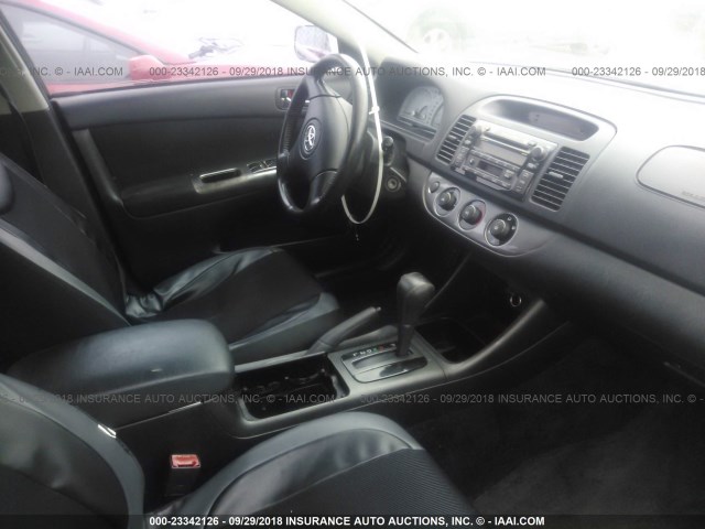 JTDBE32K820043529 - 2002 TOYOTA CAMRY LE/XLE/SE Ağ foto 5