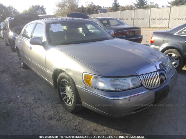 1LNHM82W12Y667182 - 2002 LINCOLN TOWN CAR SIGNATURE TAN photo 1