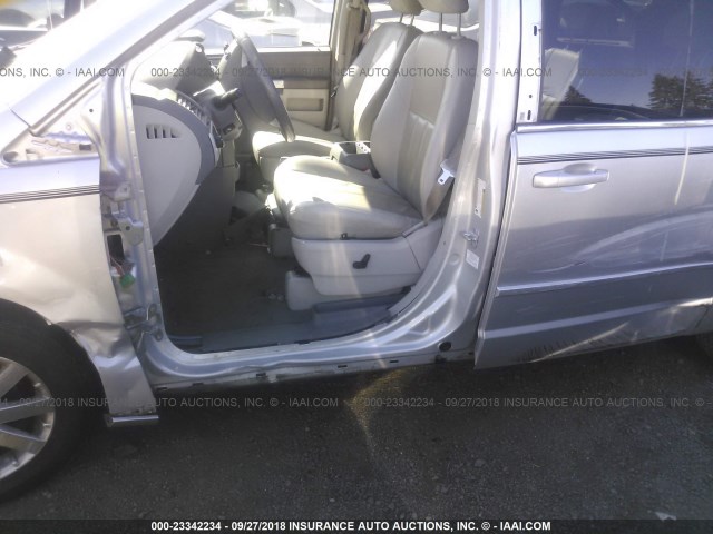 2A8HR54P98R687227 - 2008 CHRYSLER TOWN & COUNTRY TOURING SILVER photo 6