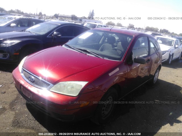 3FAFP31N15R108979 - 2005 FORD FOCUS ZX3 RED photo 2