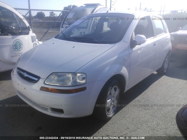KL1TD66676B523598 - 2006 CHEVROLET AVEO LS WHITE photo 2