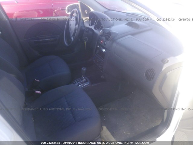 KL1TD66676B523598 - 2006 CHEVROLET AVEO LS WHITE photo 5
