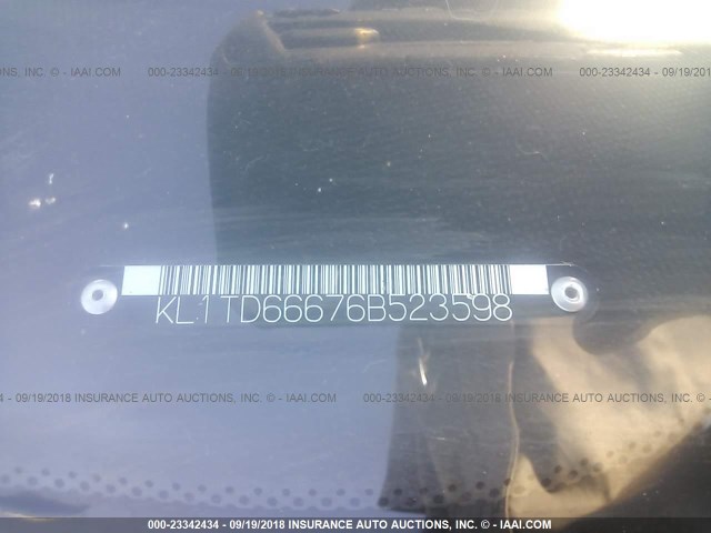 KL1TD66676B523598 - 2006 CHEVROLET AVEO LS WHITE photo 9