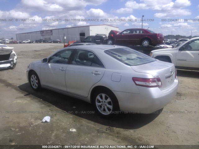 4T4BF3EKXBR218771 - 2011 TOYOTA CAMRY SE/LE/XLE ვერცხლისფერი ფოტო 3