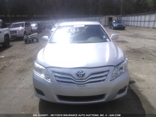 4T4BF3EKXBR218771 - 2011 TOYOTA CAMRY SE/LE/XLE ვერცხლისფერი ფოტო 6