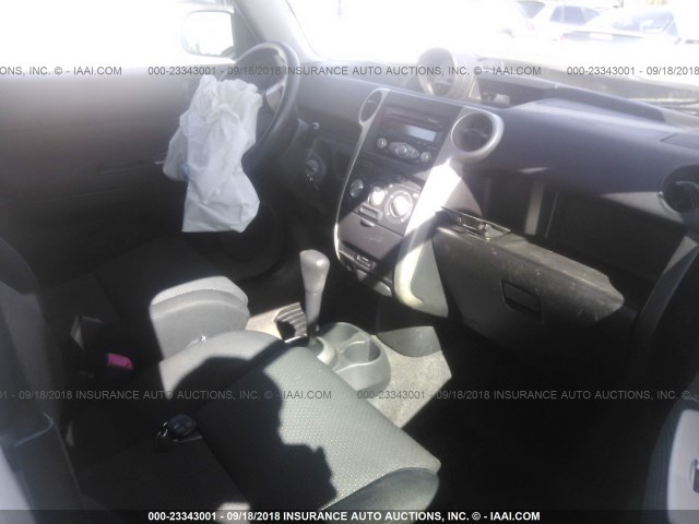 JTLKT324864121608 - 2006 TOYOTA SCION XB Ақ фото 5