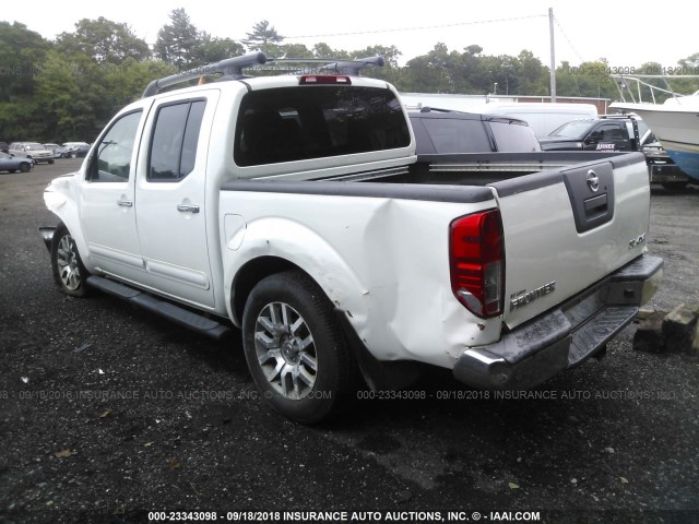 1N6AD0EV9BC413627 - 2011 NISSAN FRONTIER S/SV/SL/PRO-4X WHITE photo 3