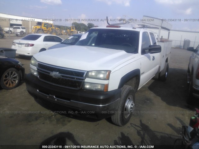 1GBJC39U46E231163 - 2006 CHEVROLET SILVERADO C3500 WHITE photo 2