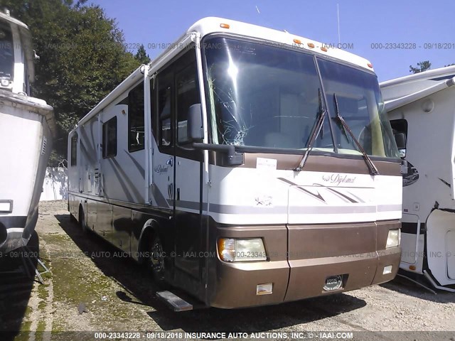 1RF120519X2005558 - 1999 ROADMASTER RAIL DYANASTER WHITE photo 1