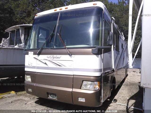 1RF120519X2005558 - 1999 ROADMASTER RAIL DYANASTER WHITE photo 2