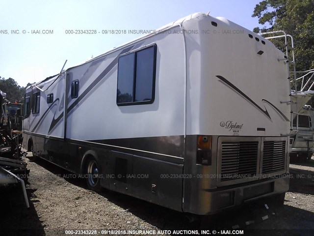 1RF120519X2005558 - 1999 ROADMASTER RAIL DYANASTER WHITE photo 3