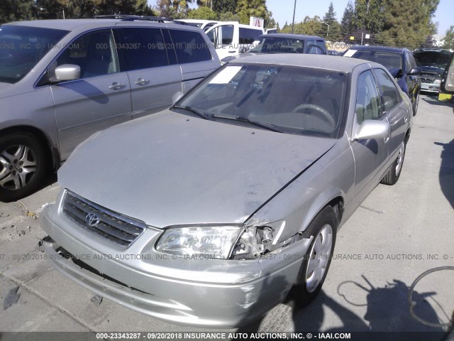 JT2BG22K0Y0426953 - 2000 TOYOTA CAMRY CE/LE/XLE 银色 照片 2