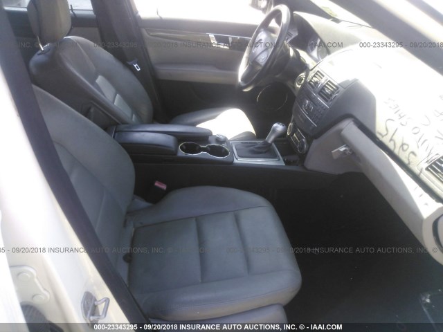 WDDGF56X58R031367 - 2008 MERCEDES-BENZ C 350 WHITE photo 5