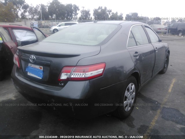 4T4BF3EK6BR209114 - 2011 TOYOTA CAMRY SE/LE/XLE GRAY photo 4