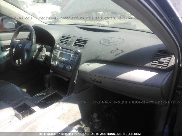 4T4BF3EK6BR209114 - 2011 TOYOTA CAMRY SE/LE/XLE GRAY photo 5