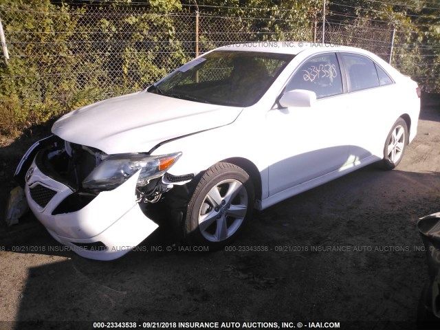 4T1BF3EK5BU745501 - 2011 TOYOTA CAMRY SE/LE/XLE 白色 照片 2