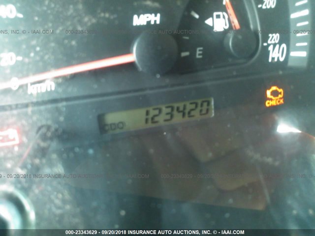 JTDBE32K840266589 - 2004 TOYOTA CAMRY LE/XLE 白色 照片 7