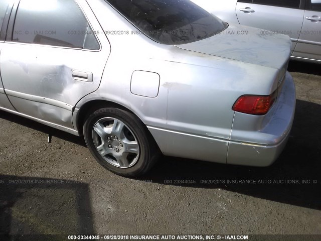 4T1BG22K01U085247 - 2001 TOYOTA CAMRY CE/LE/XLE 银色 照片 6