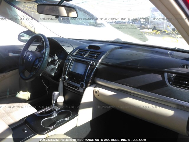 4T1BF1FK2EU832358 - 2014 TOYOTA CAMRY L/SE/LE/XLE Qırmızı foto 5