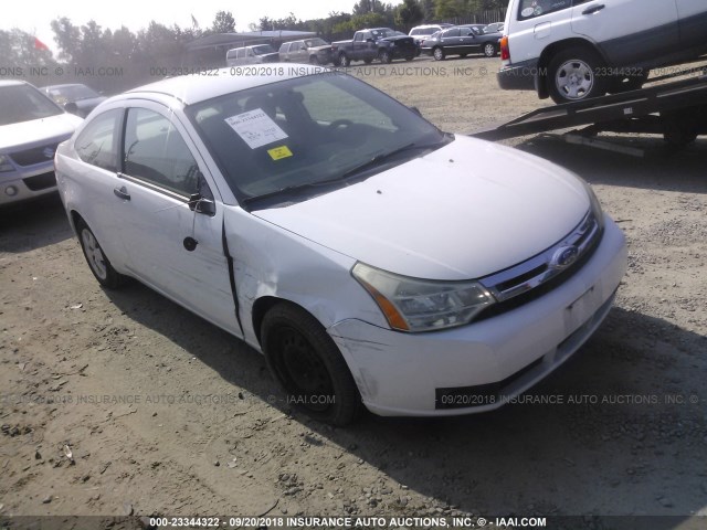 1FAHP32N48W216344 - 2008 FORD FOCUS S/SE WHITE photo 1