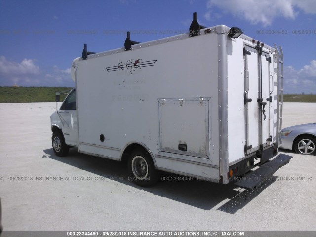 1GBJG31F211182126 - 2001 CHEVROLET EXPRESS CUTAWAY G3500 WHITE photo 3