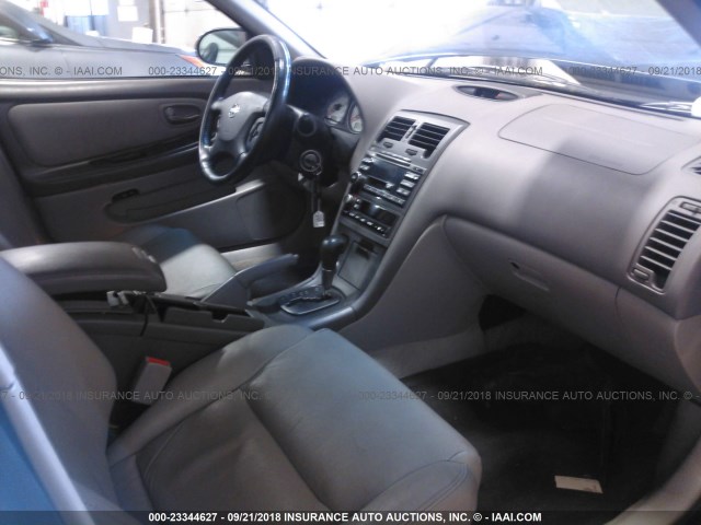 JN1DA31A12T311688 - 2002 NISSAN MAXIMA GLE/SE GRAY photo 5