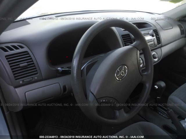 4T1BE32K65U578965 - 2005 TOYOTA CAMRY LE/XLE/SE Ашық көк фото 5