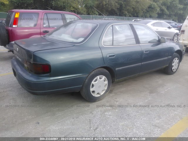 4T1BG12K7TU730649 - 1996 TOYOTA CAMRY DX/LE/XLE GREEN photo 4