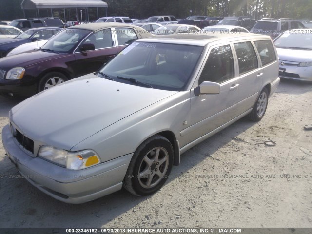 YV1LW61J1Y2730404 - 2000 VOLVO V70 SE GOLD photo 2